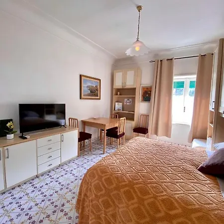 Central Studio Capri شقة